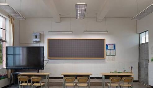 Blackboard lights are more convenient for students to go to class