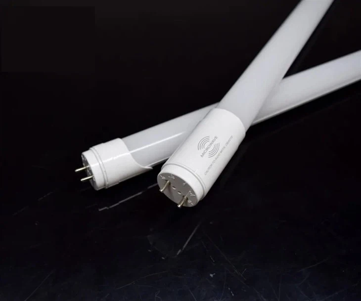 동작 센서가 있는 높은 루멘 튜브 8피트