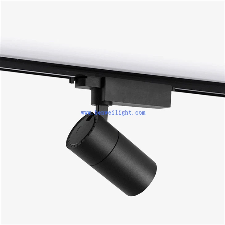 줌이 가능한 트랙 라이트